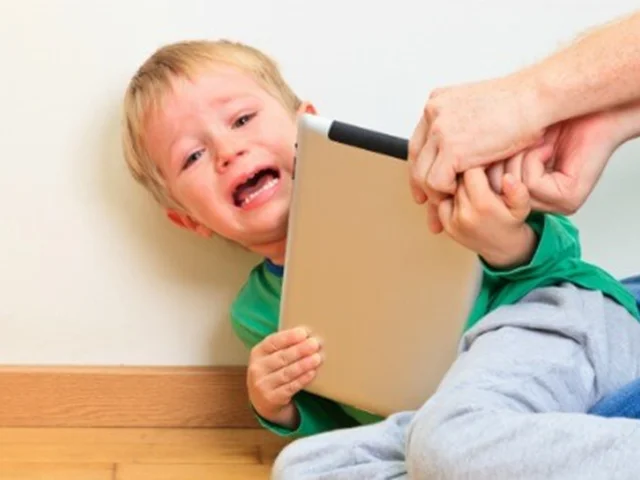 دلیل لجبازی و بدخلقی کودکان چیست؟